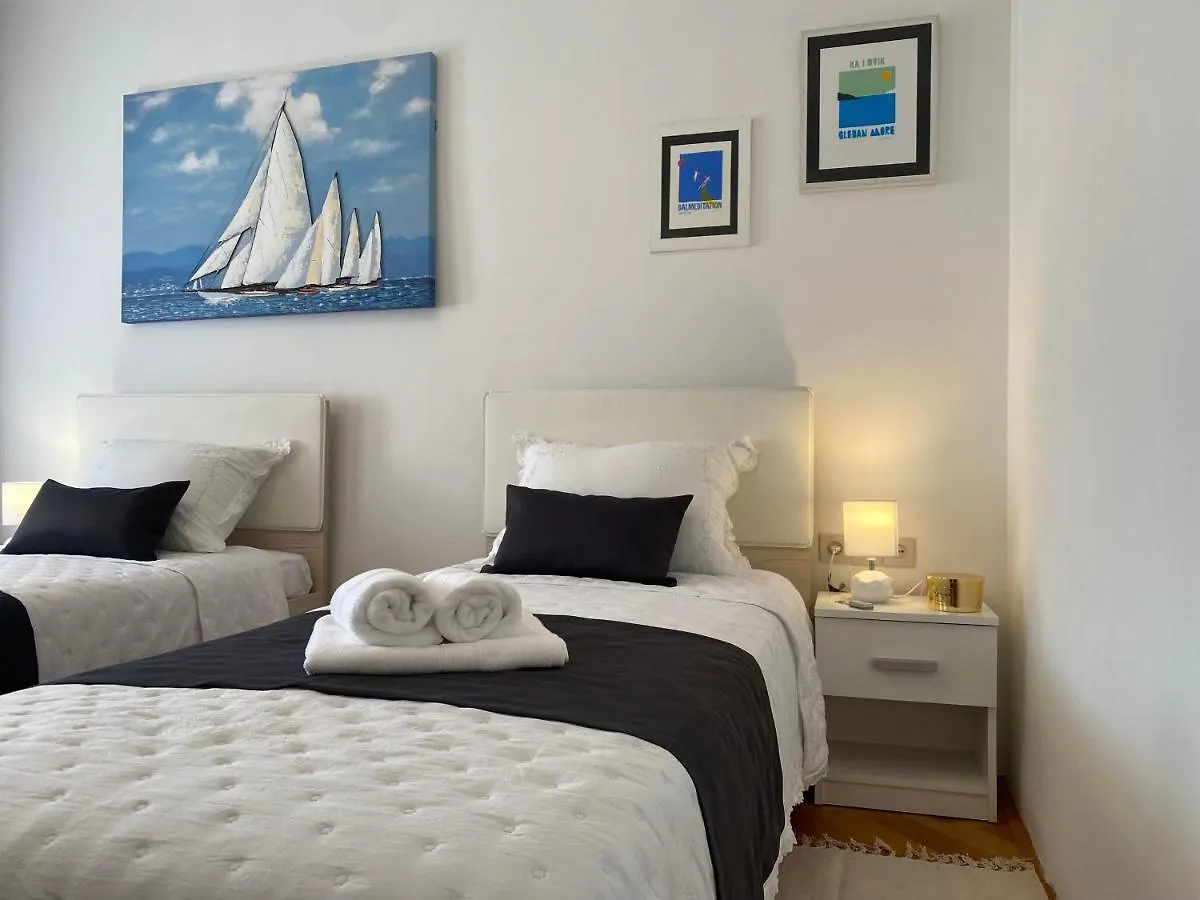Apartment Avita Split 0*,